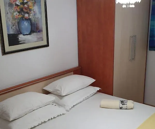 Ana Apartman Pag Town